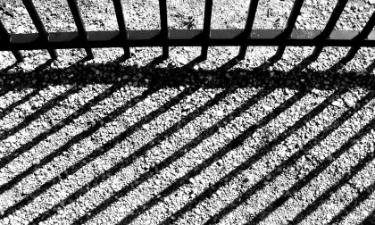 Aggressione al carcere di Ranza: detenuto ubriaco colpisce tre agenti