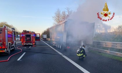 Camion a fuoco in autostrada  A1
