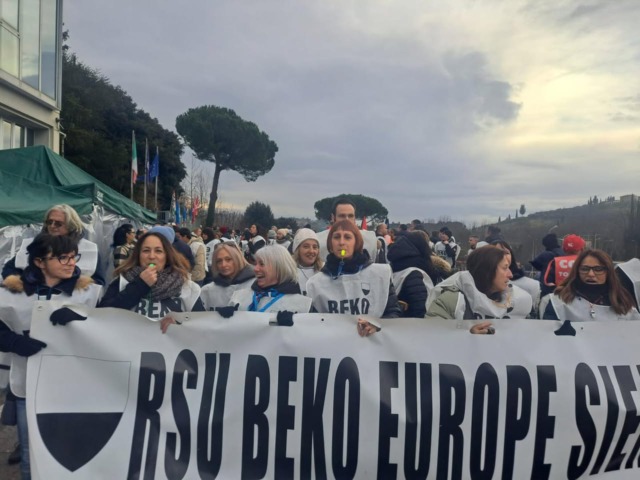 Chiusura dello stabilimento Beko a Siena: il sindaco Fabio si impegna per il futuro dei lavoratori