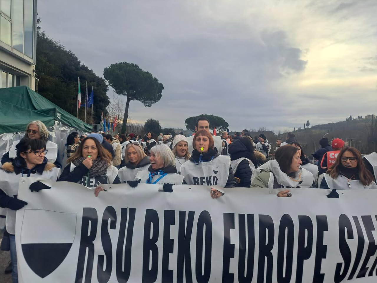Chiusura dello stabilimento Beko a Siena: il sindaco Fabio si impegna per il futuro dei lavoratori