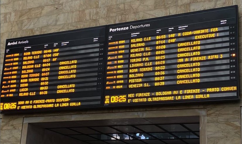 Corpo ritrovato sulla ferrovia nel Senese, circolazione interrotta per Av e regionali