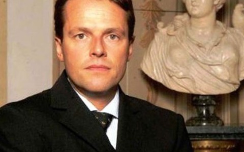 David Rossi, la commissione parlamentare rivede la verità: “Trattenuto dalla finestra, è omicidio”