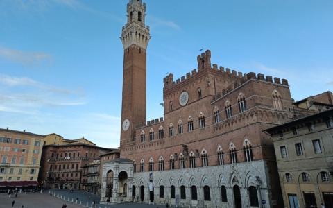 Siena proroga fino al 31 dicembre 2026 le concessioni per l’occupazione del suolo pubblico