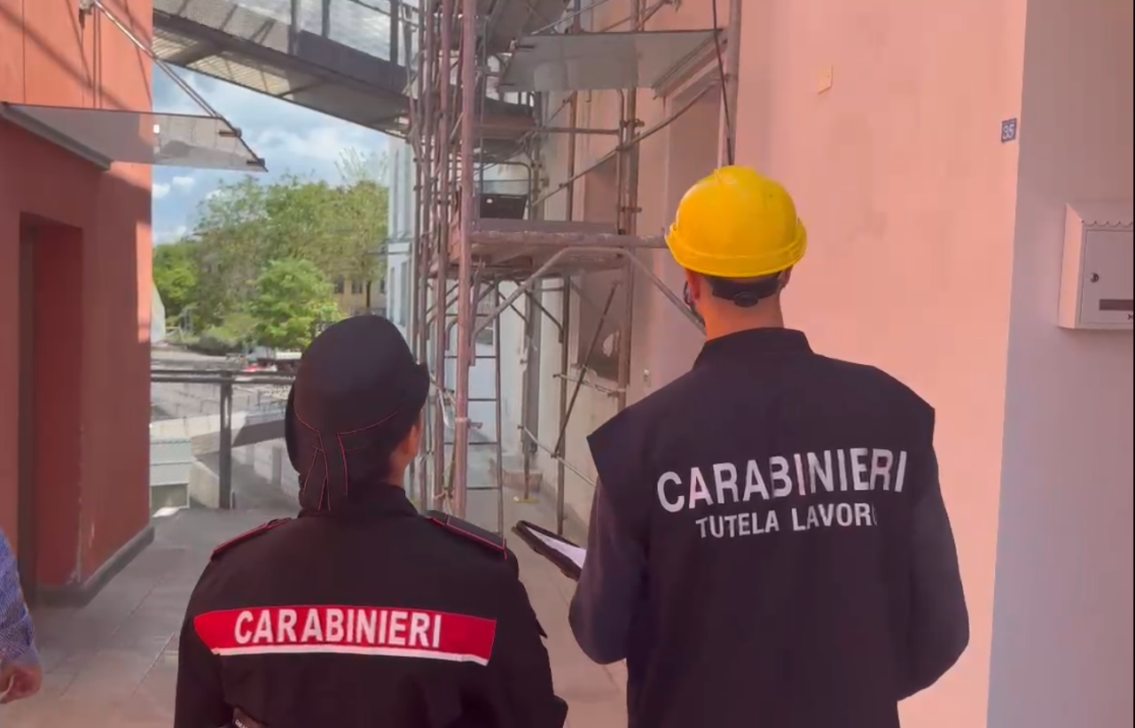 Cantiere irregolare a Castelnuovo Berardenga: un anziano senza contratto e sanzioni elevate