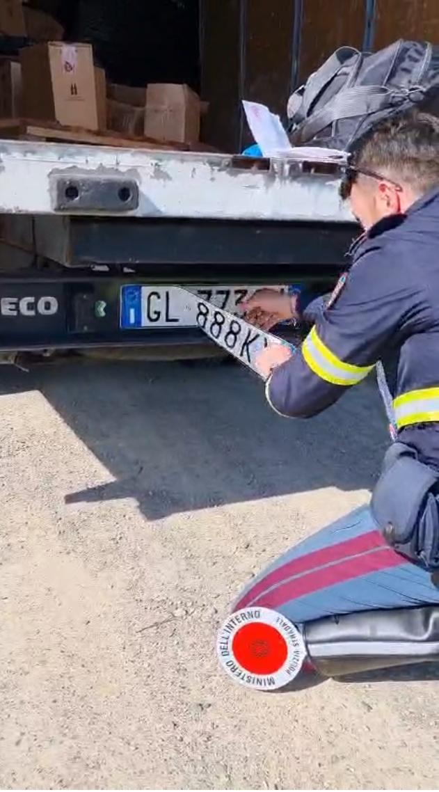 Furto di vino pregiato: scoperti due falsi corrieri a Montepulciano