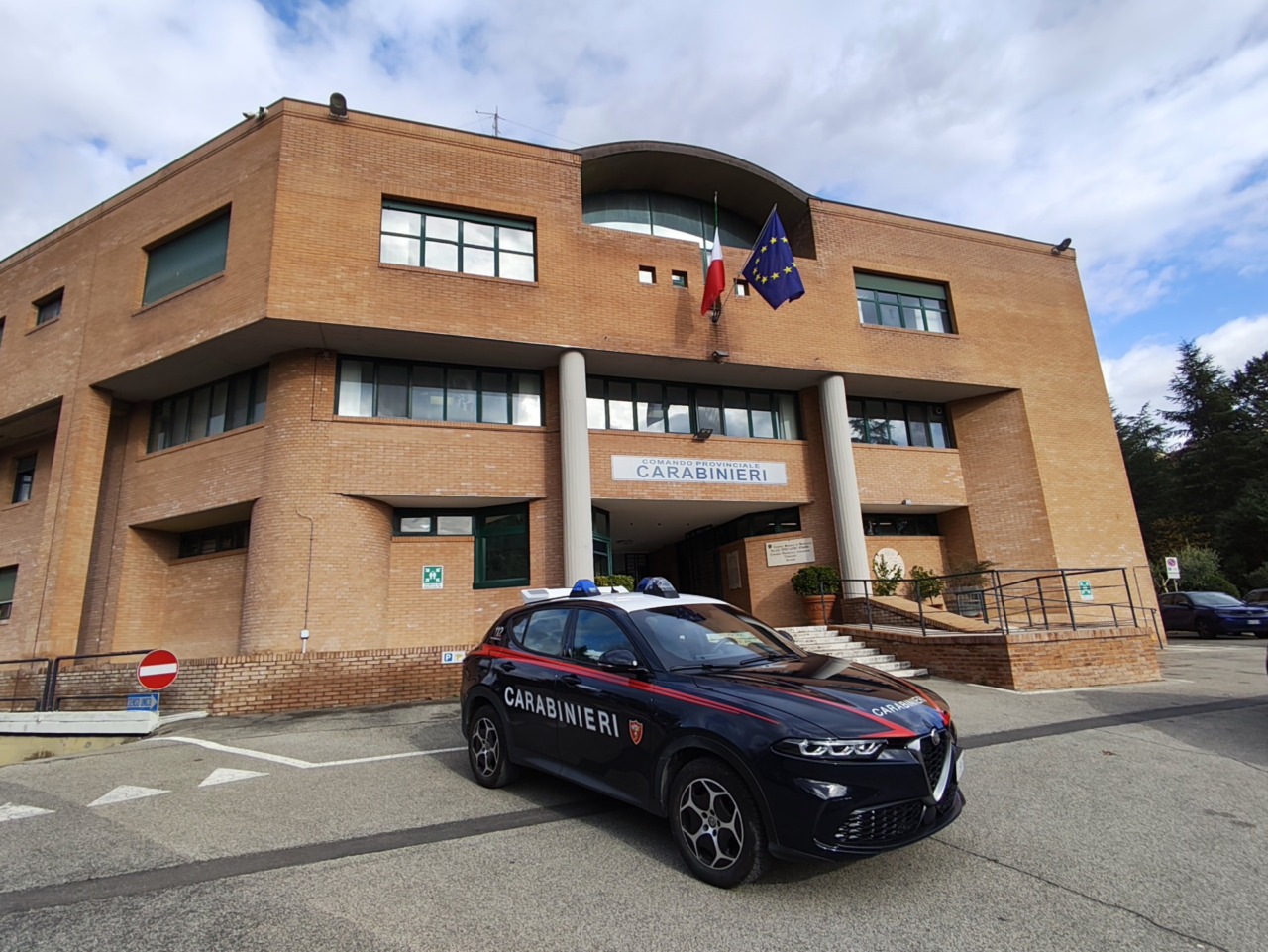 Scoperto bivacco per spaccio nei boschi del Senese